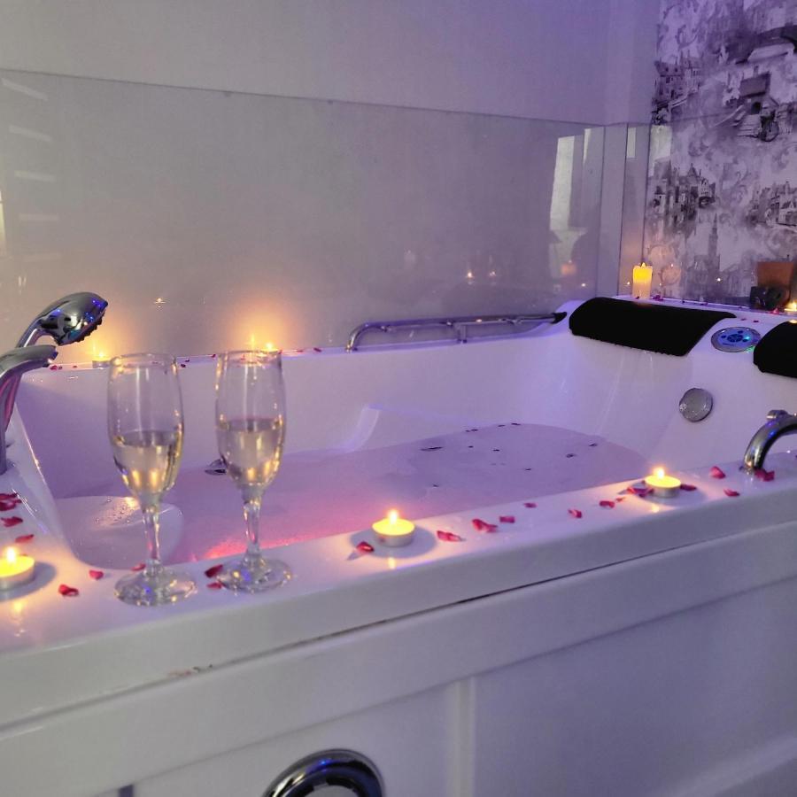 Vip Apartment For Lovers In تشيسيناو المظهر الخارجي الصورة